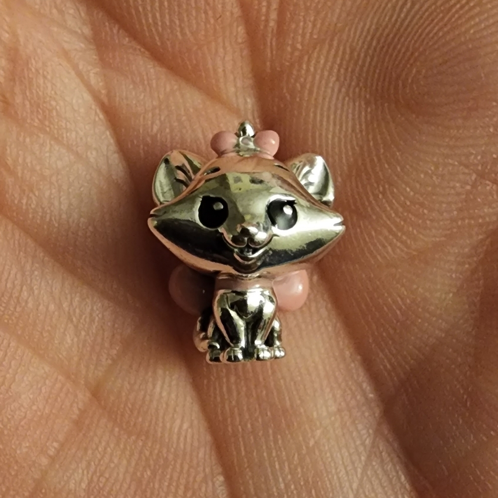 Pandora Disney Marie charm